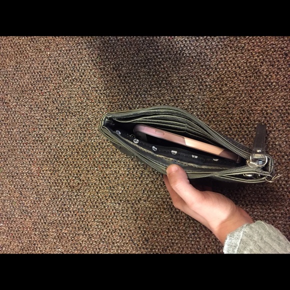 Elle wristlet - Picture 6 of 7